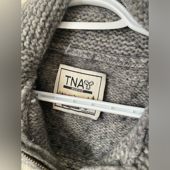 Aritzia TNA white and grey sea to sky WOOL Zip up sweater size Medium NWOT - Picture 2 of 7